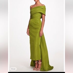 Beautiful evening gown in Navy Sz 6